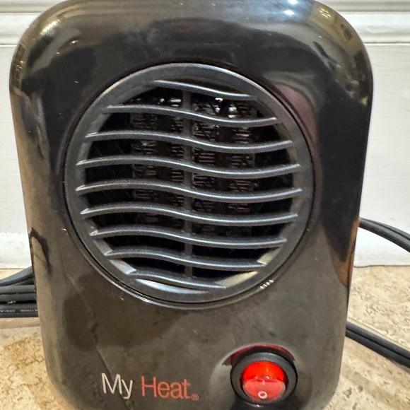 Lasko MyHeat Black Personal Small Mini Heater- 6in 200W - Picture 2 of 3